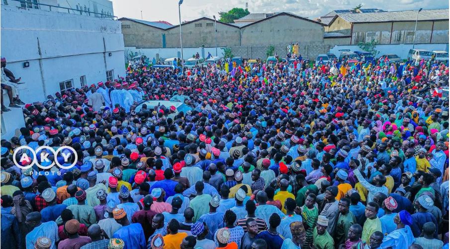 Mammoth crowd as Kwankwaso receives thousands of APC members into NNPP in Kano