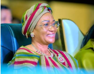 Remi Tinubu sparks debate after asking Adeleke to stop singing at Ooni’s event