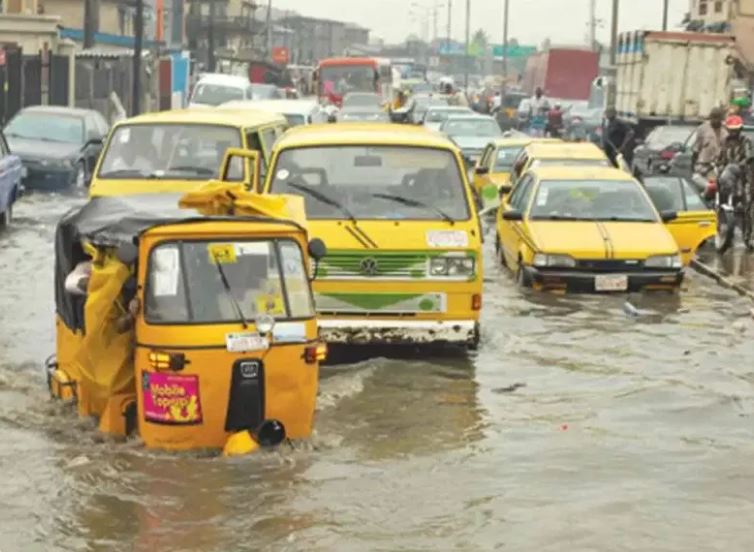 Motorists, commuters stranded as floods submerge Lagos roads